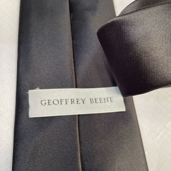 GEOFFREY BEENE BLACK 58” TIE 100% POLYESTER EUC - Picture 2 of 2